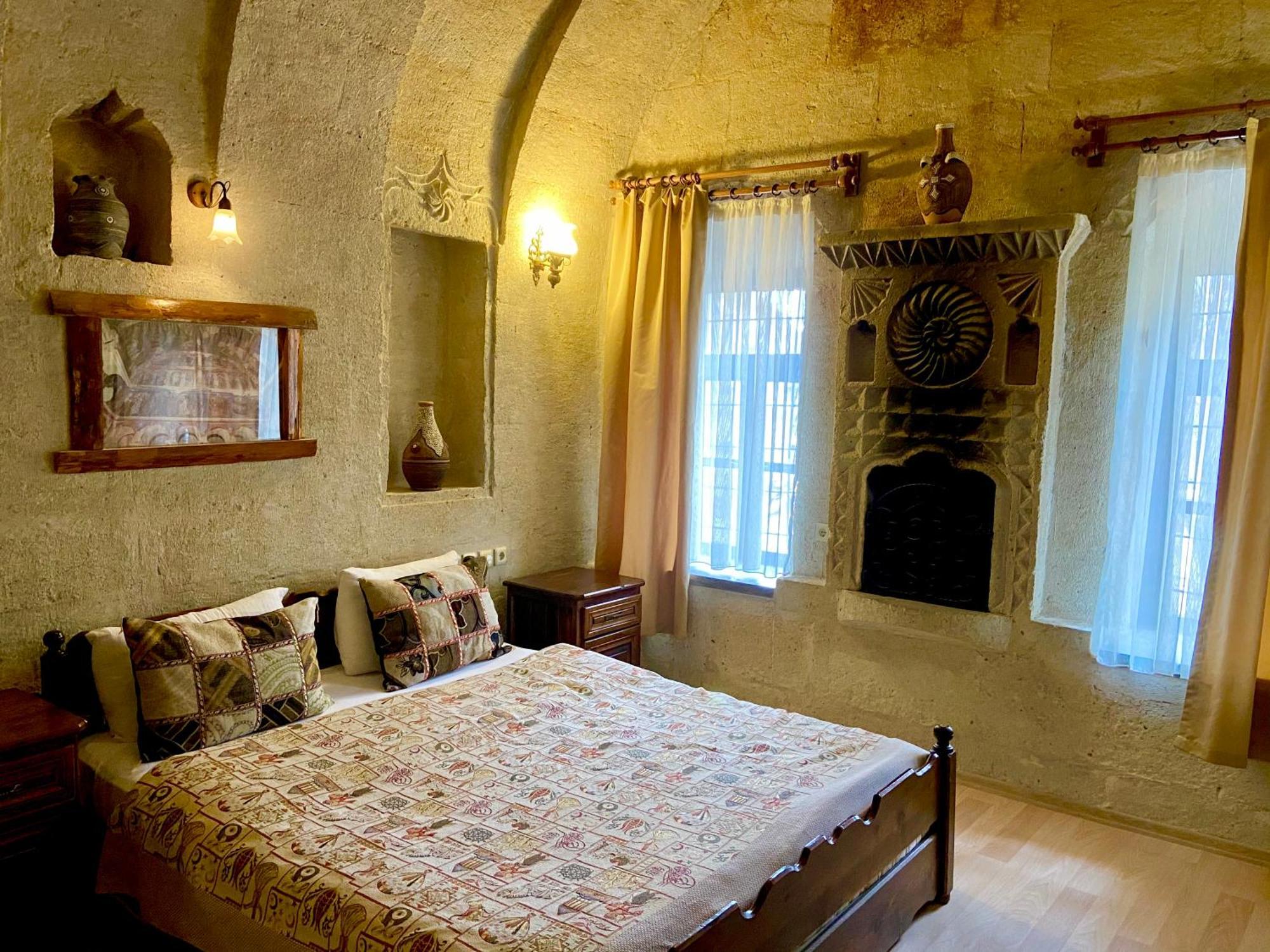 גורמה The Village Cave Hotel מראה חיצוני תמונה