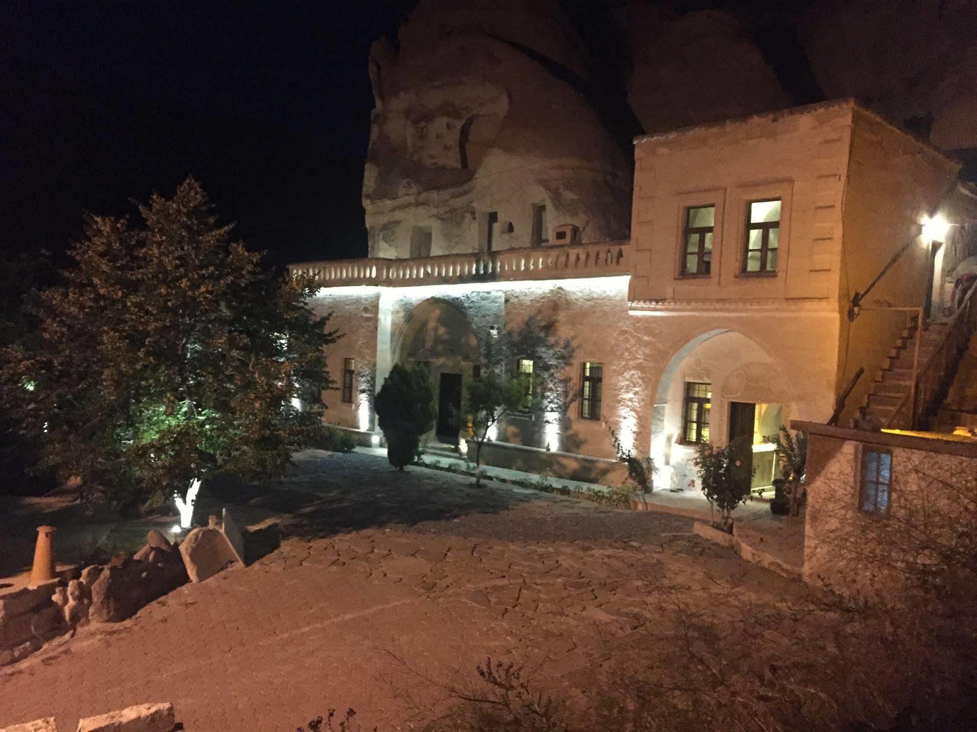 גורמה The Village Cave Hotel מראה חיצוני תמונה