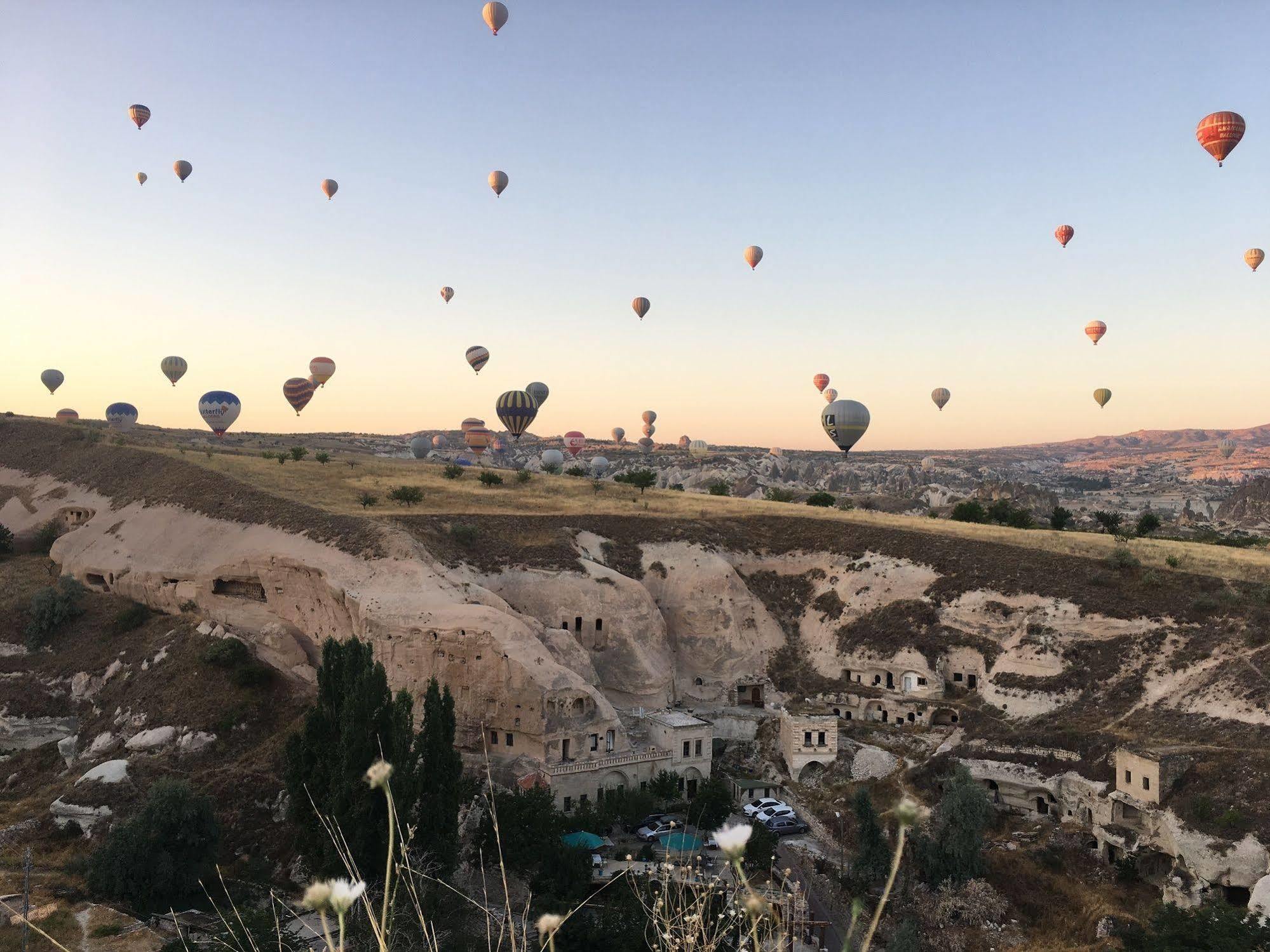 גורמה The Village Cave Hotel מראה חיצוני תמונה